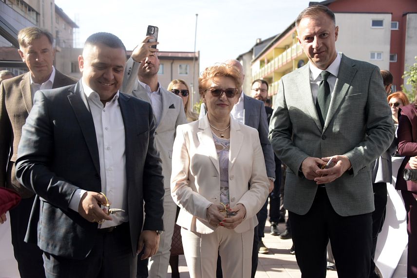 БАЊАЛУКА, 2. ОКТОБРА /СРНА/ - Инвестиционо-развојна банка /ИРБ/ Републике Српске отворила је канцеларију у Лакташима како би била још доступнија својим клијентима.