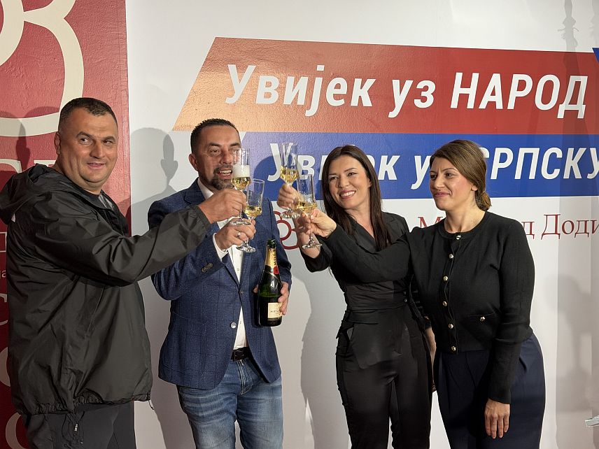 ДОБОЈ, 4. ОКТОБРА /СРНА/ - Предсједник Изборног штаба добојског Градског одбора СНСД-а Данијел Јошић прогласио је убједљиву побједу кандидата ове странке Саве Минића и Жељке Цвијановић за инокосне функције, као и листе за Народну скупштину Реоублике Српске.	
