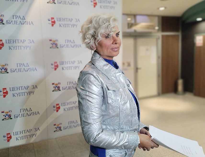 БИЈЕЉИНА, 4. ОКТОБРА /СРНА/ - Излазност бирача у Бијељини је 44,19 одсто, а на неким бирачким мјестима гласање ће трајати најдаље до 22.00 часа, рекла је предсједник Градске изборне комисије Дијана Савић Божић.