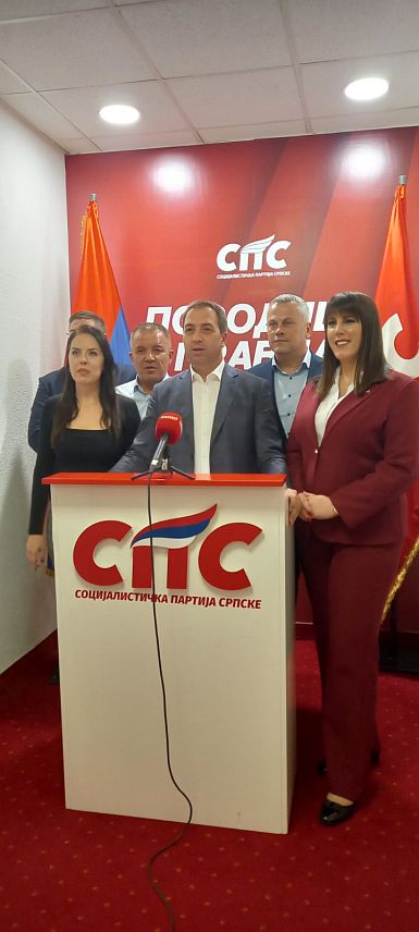 БАЊАЛУКА, 4. ОКТОБРА /СРНА/ - Предсједник СПС Горан Селак изјавио је да ова странка, на основу око 90 одсто обрађених бирачких мјеста, има четири посланичка мандата у Народној скупштини Републике Српске, а вјероватно и пети, те да је партија остварила планирани резултат.