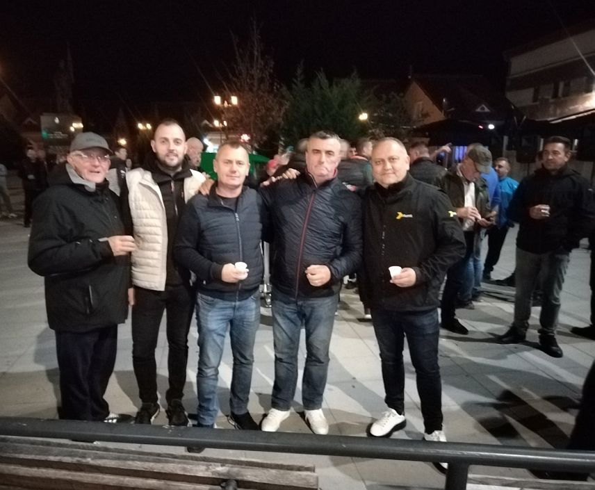 ВЛАСЕНИЦА, 4. ОКТОБРА /СРНА/ – У Власеници је вечерас, након објаве изборних резултата и побједе СНСД-а, организовано народно весеље на Tргу српских бораца гдје се окупио велики број грађана ове општине.