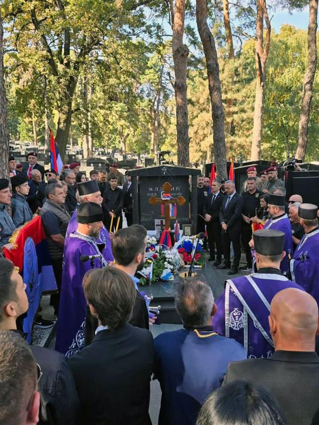 БЕОГРАД, 5. ОКТОБРА /СРНА/ - На Топчидерском гробљу у Београду данас је служен четрдесетодневни помен генералу Војске Републике Српске Ратку Младићу којем је присуствовао министар рада и борачко-инвалидске заштите Републике Српске Радан Остојић.
