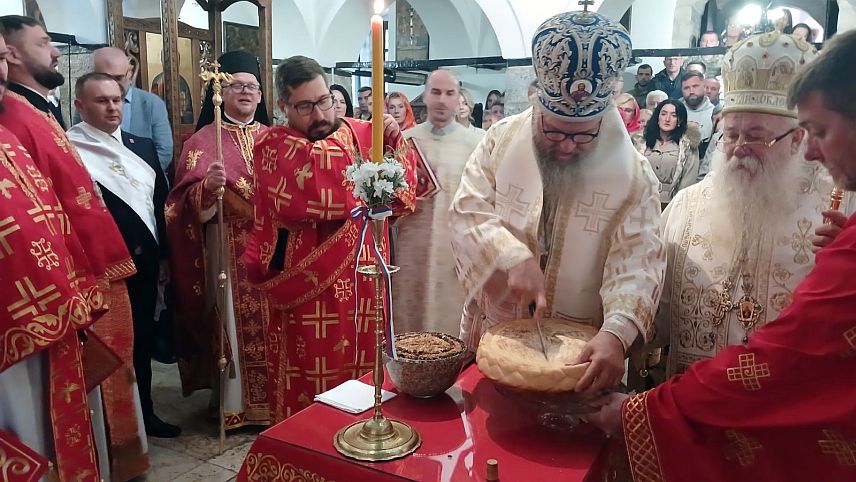 САРАЈЕВО, 7. ОКТОБРА /СРНА/ - Његово високопреосвештенство митрополит швајцарски, италијански и малтешки Андреј изјавио је данас у Сарајеву да се никада не смију заборавити велики светитељи, попут Свете првомученице Текле јер темељи на којима се гради будућност и живот требају бити чврсти да би одољели кризама.