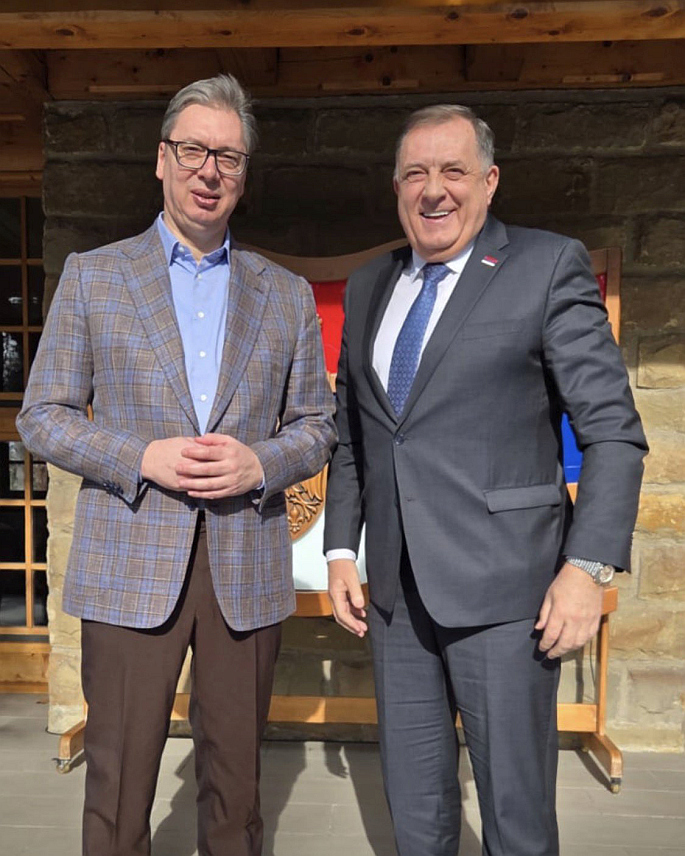 БЕОГРАД, 10. ФЕБРУАРА /СРНА/ - Лидер СНСД-а Милорад Додик са предсједником Србије Александром Вучићем.