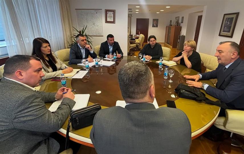 БАЊАЛУКА, 10. ФЕБРУАРА /СРНА/ - Министар пољопривреде, шумарства и водопривреде Републике Српске Анђелка Кузмић разговарала је са представницима више удружења пољопривредних произвођача Српске.