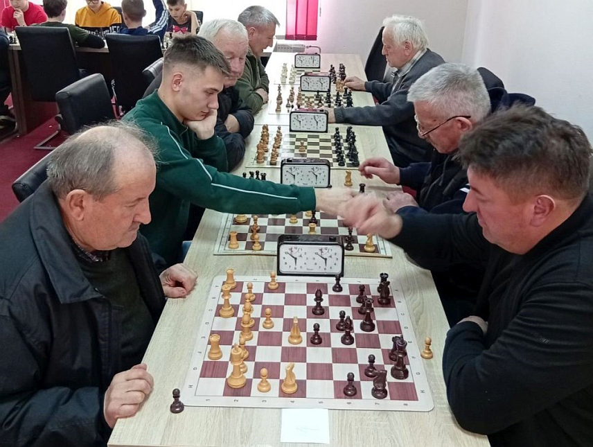 ШАМАЦ, 11. ФЕБРУАРА /СРНА/ - У Обудовцу је вечерас завршен 32. "Светосавски шаховски турнир" током којег су, осим домаћина, снаге на шаховским таблама одмјерили и такмичари из Дервенте, Модриче, Пелагићева и Дворова.