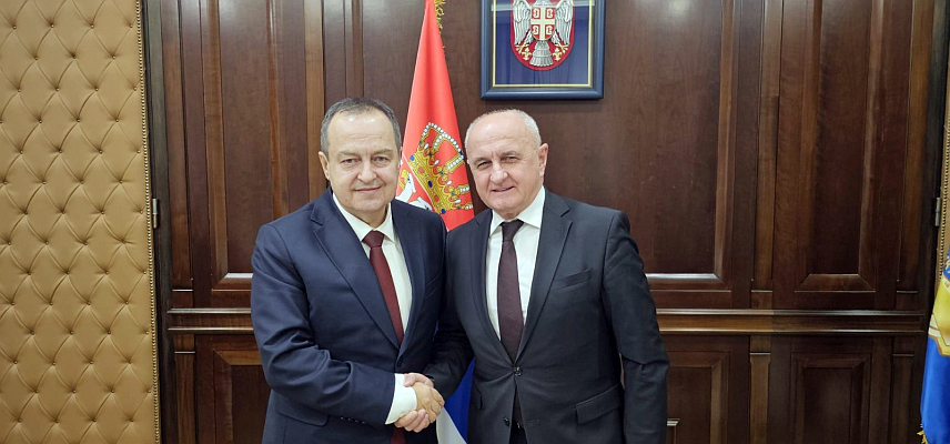 БЕОГРАД, 11. ФЕБРУАРА /СРНА/ - Предсједник СП Петар Ђокић са предсједником СПС-а Ивицом Дачићем у Београду.