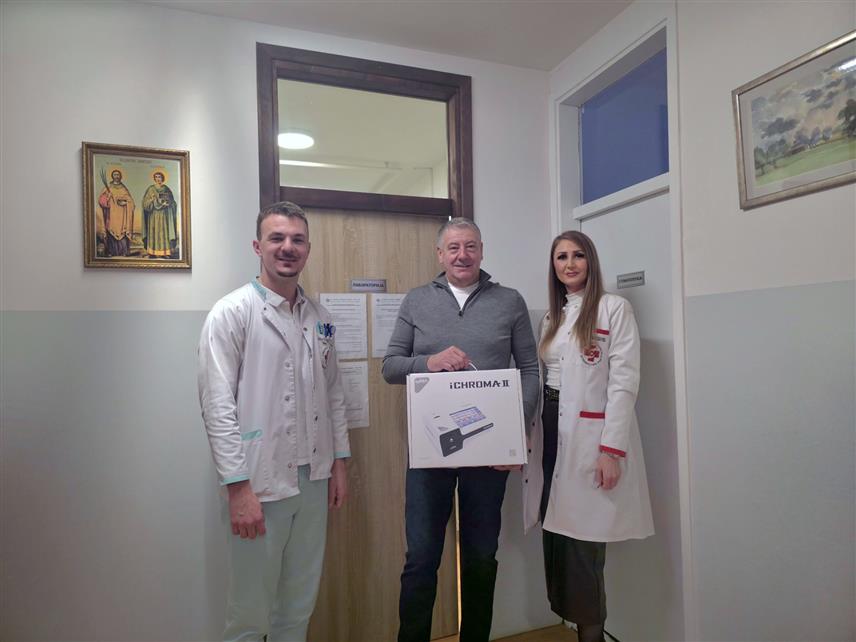 ИСТОЧНИ СТАРИ ГРАД, 11. ФЕБРУАРА /СРНА/ - Општина Источни Стари Град обезбиједила је и уручила савремени имунохемијски анализатор Амбуланти породичне медицине на Хреши.
