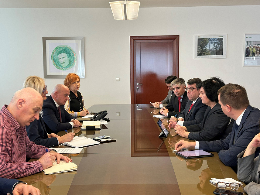 БАЊАЛУКА, 12. ФЕБРУАРА /СРНА/ - Министар енергетике и рударства Републике Српске Петар Ђокић и делегација Амбасаде САД у БиХ изразили су данас обострану вољу и спремност за наставак сарадње ресорног министарства и Пројекта подршке енергетском сектору БиХ /ЕПА/.