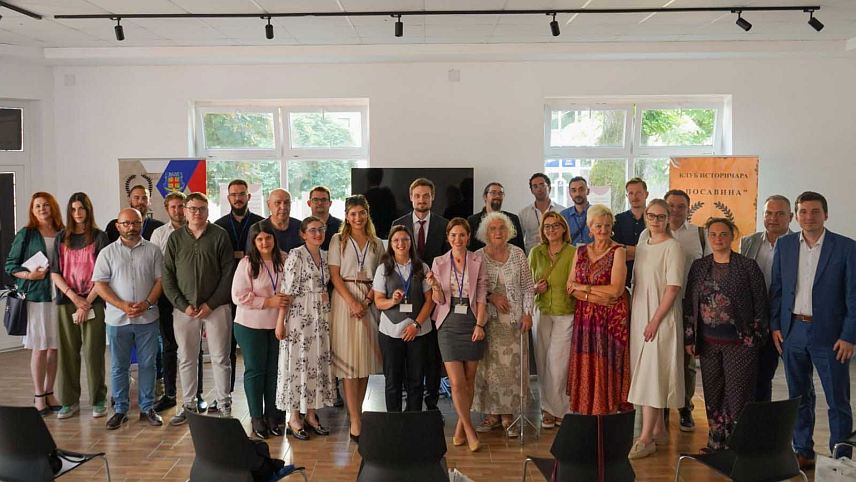 ШАМАЦ, 12. ФЕБРУАРА /СРНА/ - Клуб историчара "Посавина" из Шамца, који се већ седам година бави истраживањем прошлости, не само локалне заједнице него прошлости српског народа, покренуо је међународну манифестацију под називом "Српско-руска прича", на коју је веома поносан и коју ће ове године организовати у Дервенти.