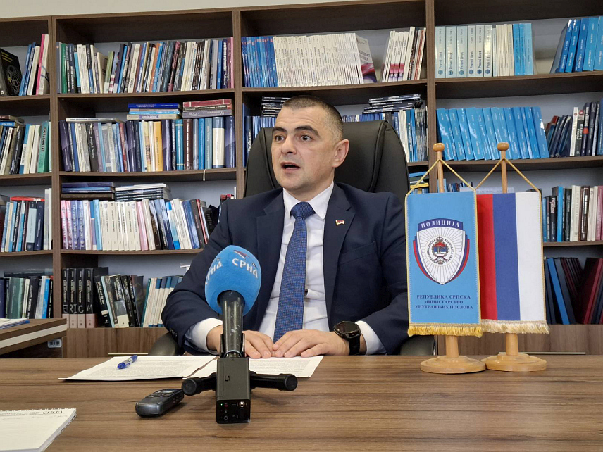 БАЊАЛУКА, 12. ФЕБРУАРА /СРНА/ - Начелник Управе министарства унутрашњих послова /МУП/ Републике Српске за полицијско образовање Миле Шикман током интервјуа за СРНУ.