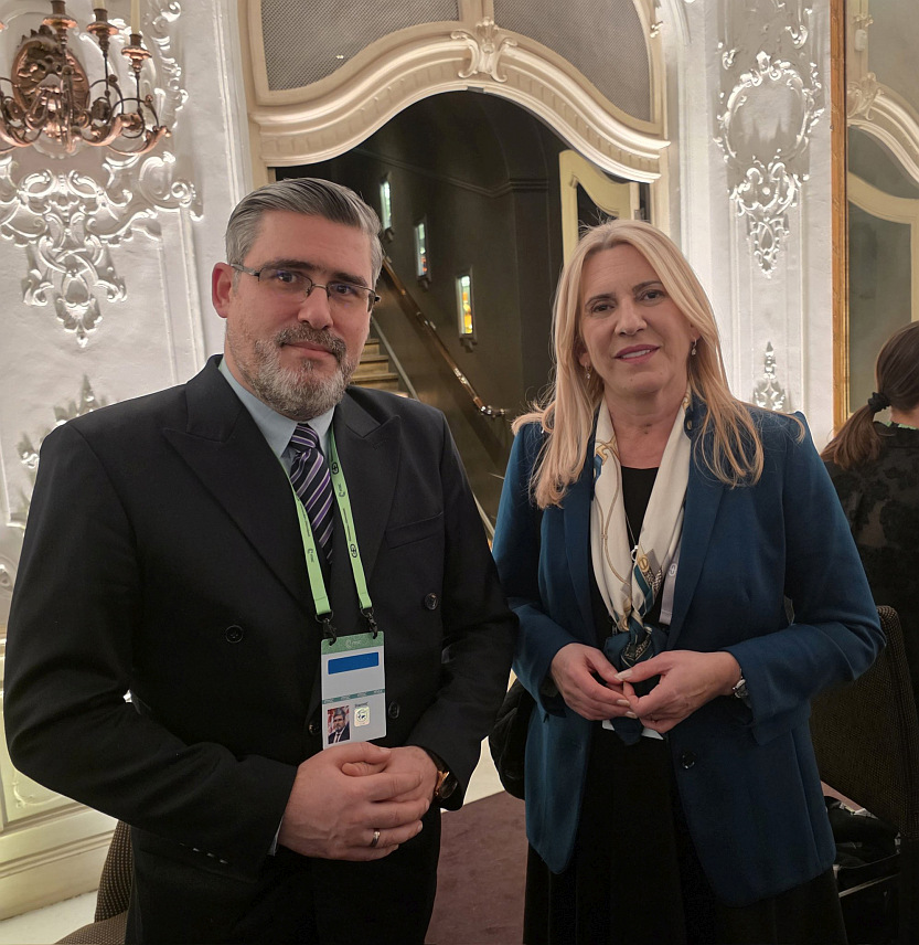 МИНХЕН, 13. ФЕБРУАРА /СРНА/ - Српски члан Предсједништва БиХ Жељка Цвијановић разговарала је у Минхену са министром спољних послова Србије Марком Ђурићем и министром за европске интеграције Немањом Старовићем.