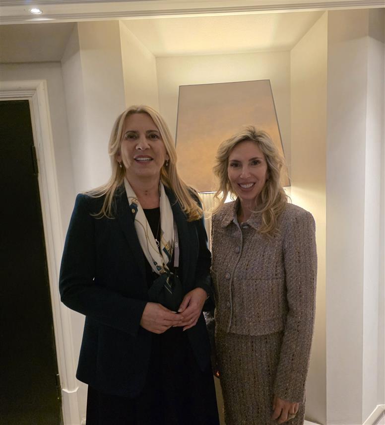 МИНХЕН, 13. ФЕБРУАРА /СРНА/ - Српски члан члан Предсједништва БиХ Жељка Цвијановић разговарала је у Минхену са амбасадором САД у Загребу Никол Мегроу.