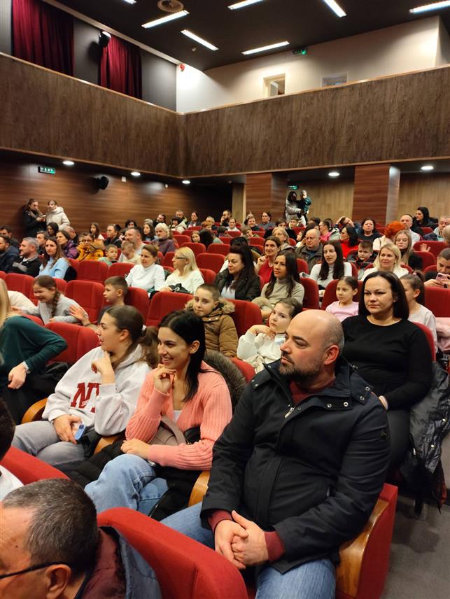 БРАТУНАЦ, 13. ФЕБРУАРА /СРНА/ - Десети "Дани руског филма" у Братунцу вечерас су завршени пројекцијом остварења "Чаробњак из Зеленог града".