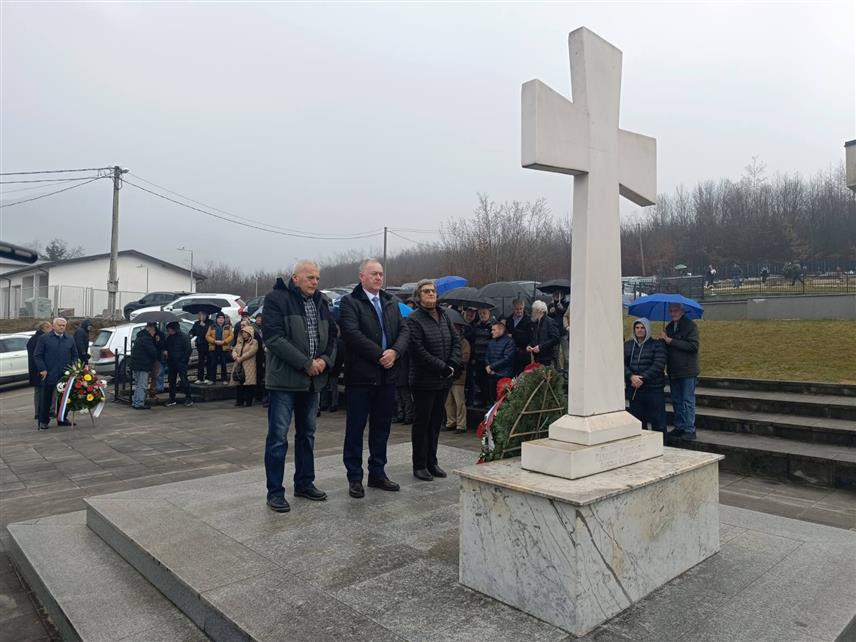 ИСТОЧНО НОВО САРАЈЕВО, 14. ФЕБРУАРА /СРНА/ – На Војничком гробљу Враца положени су вијенци и цвијеће те одата почаст погинулим и умрлим борцима поводом обиљежавања Дана бораца и Дана Борачке организације Републике Српске /БОРС/, а са скупа је поручено да је његовање културе сјећања трајна обавеза и темељ очувања Републике Српске.