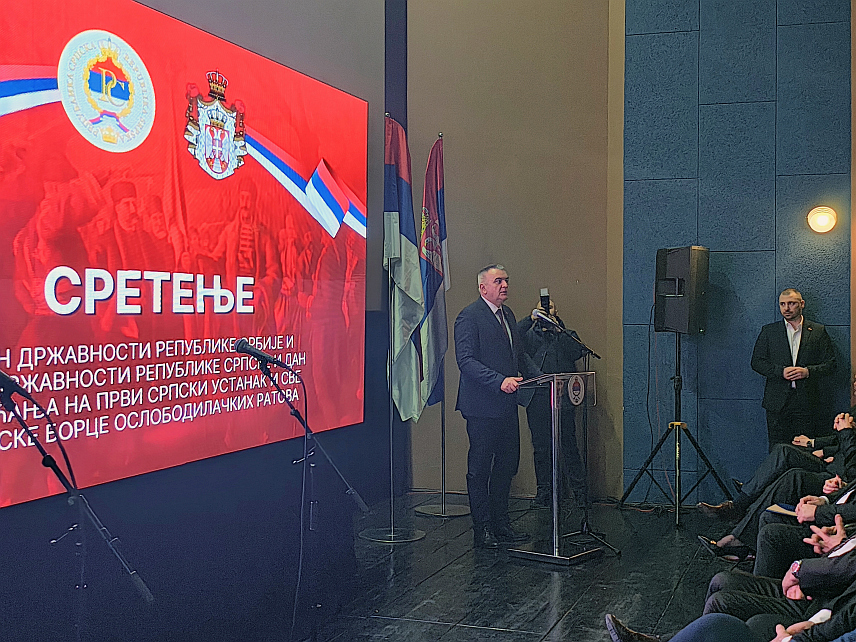 ВИШЕГРАД, 14. ФЕБРУАРА /СРНА/ - Премијер Републике Српске Саво Минић изјавио је данас у Вишеграду да је поносан на српски народ и да Срби морају бити свјесни да је Сретење дан саборности.