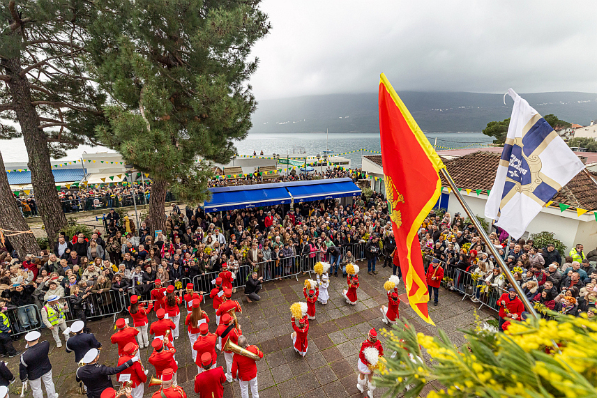 ХЕРЦЕГ НОВИ, 14. ФЕБРУАРА /СРНА/ - Манифестација "Празник мимозе" настављена је данас фештом од мимозе, рибе и вина која је окупила велики број посјетилаца у Баошићима.	
