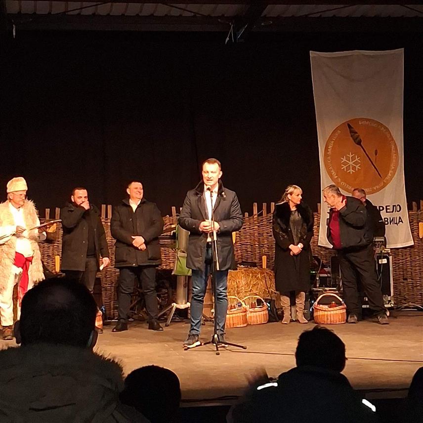 БАЊАЛУКА, 14. ФЕБРУАРА /СРНА/ - У бањалучкој мјесној заједници Горња Пискавица вечерас је отворено "Зимско прело", традиционална манифестација која већ 22 године чува и његује обичаје поткозарске регије.