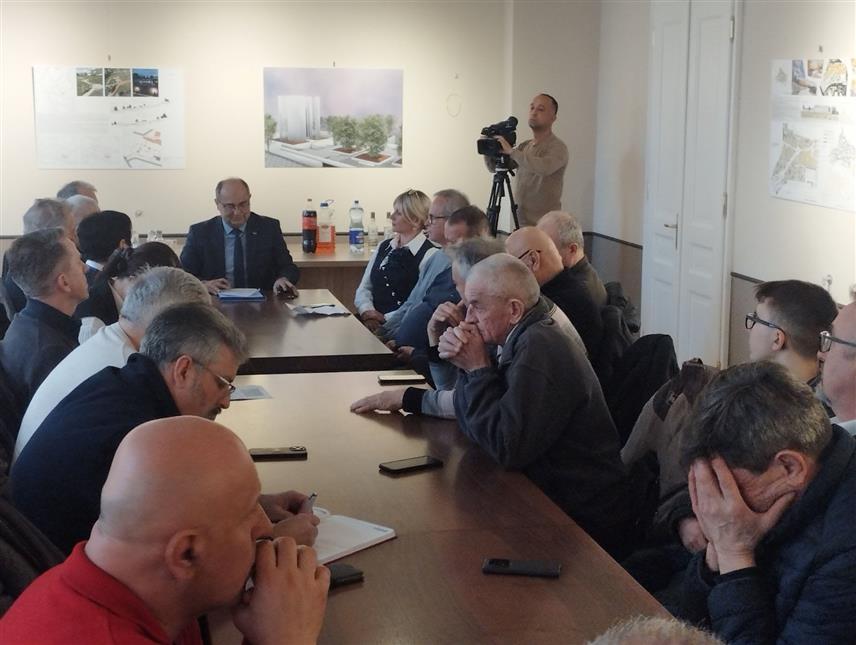 БАЊАЛУКА, 15. ФЕБРУАРА /СРНА/ - Округли сто у Бањалуци о теми "Статус припадника оружаних снага Републике Српске Крајине са мјестом пребивалишта и стеченим држављанством Републике Српске - БиХ" у организацији Удружења Срба протјераних из Хрватске "Крајина".