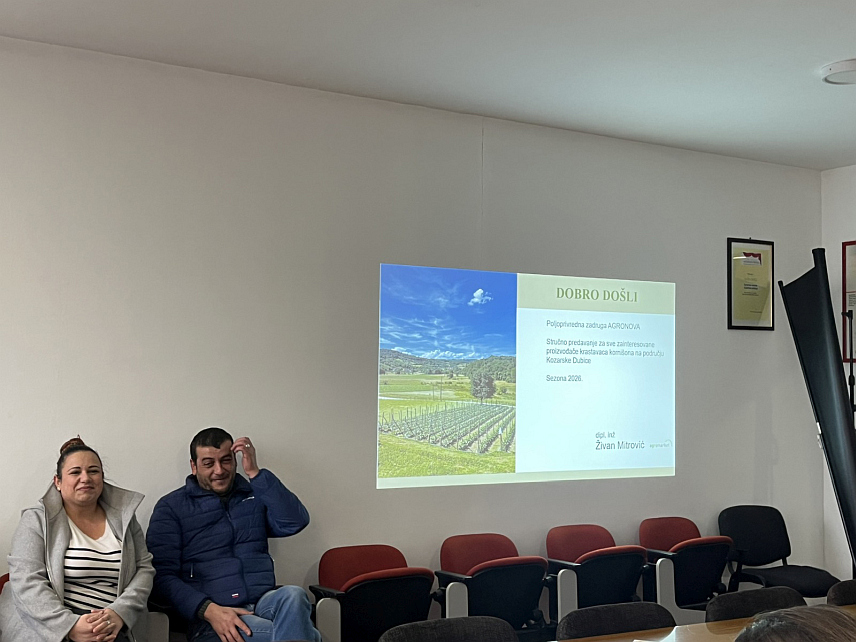КОЗАРСКА ДУБИЦА, 17. ФЕБРУАРА /СРНА/ - У Козарској Дубици данас је одржана презентација о производњи и откупу краставаца корнишона на којој су пољопривредницима представљене нове технологије производње и мјере заштите како би у потпуности био искориштен производни потенцијал те културе.