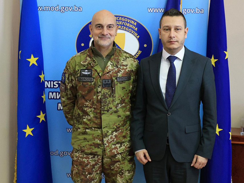 САРАЈЕВО, 17. ФЕБРУАРА /СРНА/ - Замјеник министра одбране у Савјету министара Александар Гогановић и новоименовани командант Еуфора Маурицио Фронда.