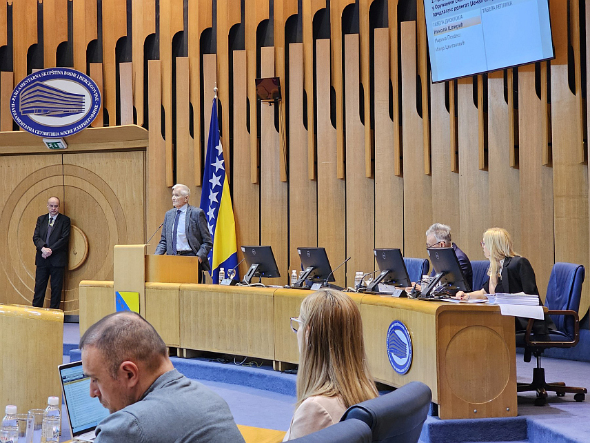 САРАЈЕВО, 17. ФЕБРУАРА /СРНА/ - Замјеник предсједавајућег Дома народа Парламентарне скупштине БиХ Никола Шпирић напустио је хитну сједницу Дома народа Парламентарне скупштине БиХ и поручио да СНСД не жели да учествује у уцјенама, оптужбама и блокадама.
