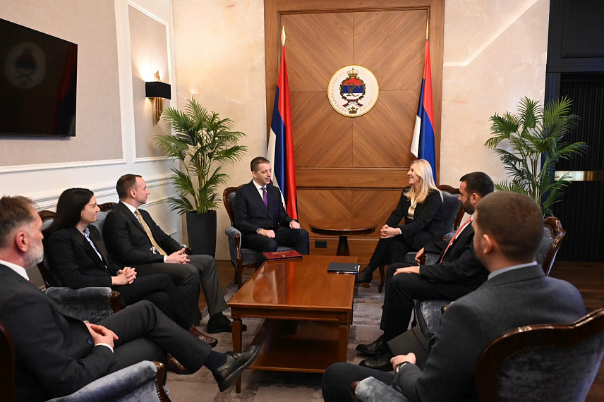 БАЊАЛУКА, 17. ФЕБРУАРА /СРНА/ - Српски члан Предсједништва БиХ Жељка Цвијановић разговарала је данас у Бањалуци са министром спољних послова Републике Србије Марком Ђурићем.