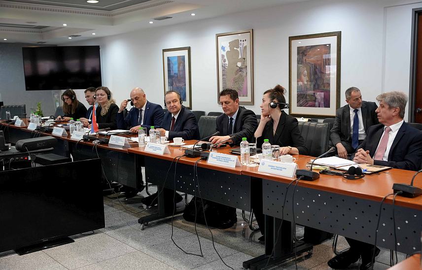 БЕОГРАД, 17. ФЕБРУАРА /СРНА/ - Министар унутрашњих послова Србије Ивица Дачић и грчки министар за заштиту грађана Михалис Хрисохоидис сагласили су се да бити настављене све мјере и радње у борби против ирегуларних миграција на западнобалканској рути.