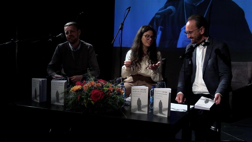 ИСТОЧНО НОВО САРАЈЕВО, 17. ФЕБРУАРА /СРНА/ - У Источном Новом Сарајеву вечерас је промовисана књига "Кад су свеци ходили земљом - Сјећање на црквене личности које су обиљежиле једну епоху" аутора блаженопочившег епископа моравичког Антонија Пантелића, првог старјешине обновљеног Подворја Српске православне цркве у Москви.