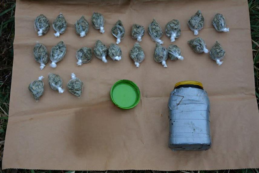 ДОБОЈ, 18. ФЕБРУАРА /СРНА/ - ДОБОЈ, 18. ФЕБРУАРА /СРНА/ - Полиција је у Петрову ухапсила лице из Добоја чији су иницијали Д.М. од којег су одузети марихуана и амфетамин, као и предмети који су у ранијем периоду отуђени у Добоју.