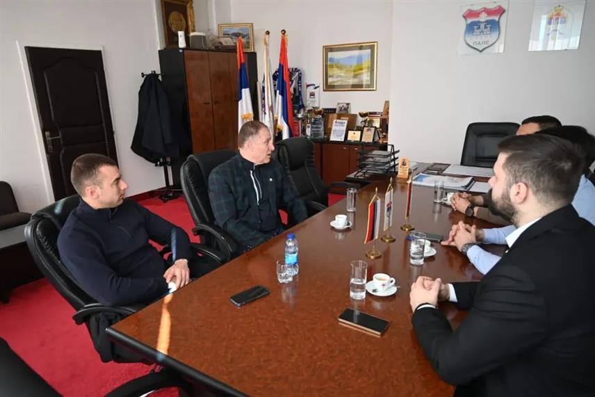 ПАЛЕ, 18. ФЕБРУАРА /СРНА/ – Први Паљанин који је учествовао на зимској олимпијади Ајдин Пашовић посјетио је данас општину Пале, те разговарао са представницима Општинске управе.