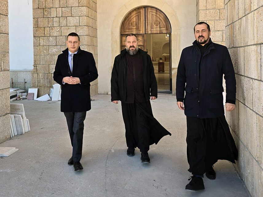 МОСТАР, 18. ФЕБРУАРА /СРНА/ - Замјеник министра одбране у Савјету министара Александар Гогановић упозорио је данас у Мостару да покушаји бесправног књижења српске имовине, вјерских објеката и православних гробаља представљају озбиљан удар на основна људска права и свјесно брисање трагова српског постојања на овом простору.