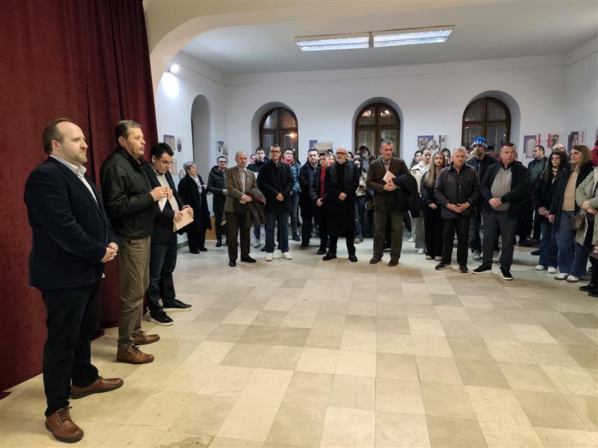 БИЈЕЉИНА, 18. ФЕБРУАРА /СРНА/ - Изложба "Срби у Великој источној кризи /1875-1878/ - 150 година од почетка ратова за ослобођење и уједињење" вечерас је отворена у бијељинском Музеју Семберије.