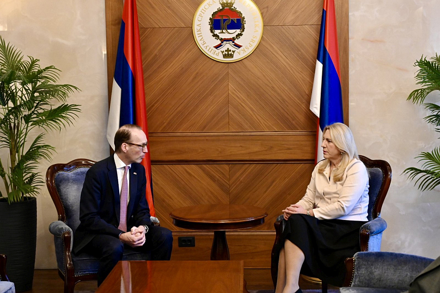 БАЊАЛУКА, 19. ФЕБРУАРА /СРНА/ - Српски члан Предсједништва БиХ Жељка Цвијановић разговарала је данас у Бањалуци са амбасадором Републике Аустрије у БиХ Џорџом Дивалдом о актуелним политичким приликама у БиХ и региону, као и о моделима даљег унапређења економске сарадње.