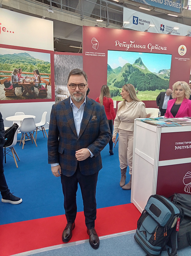 БЕОГРАД, 19. ФЕБРУАРА /СРНА/ - Министар спољне трговине и економских односа у Савјету министара БиХ Сташа Кошарац је присуствовао отварању Међународног сајма туризма и обишао туристичке штандове Републике Српске.