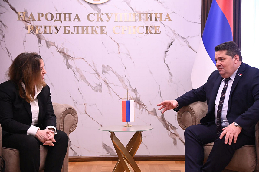 БАЊАЛУКА, 19. ФЕБРУАРА /СРНА/ - Предсједник Народне скупштине Републике Српске Ненад Стевандић у разговору са амбасадором Италије у БиХ Саром Ети Кастелани.