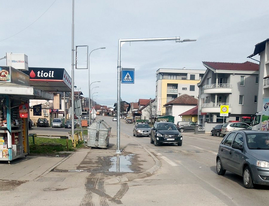 БАЊАЛУКА, 19. ФЕБРУАРА /СРНА/ - На магистралном путу Бањалука-Бронзани Мајдан код Основне школе "Свети Сава" постављена је свијетлећа сигнализација с циљем унапређења безбједности пјешака.