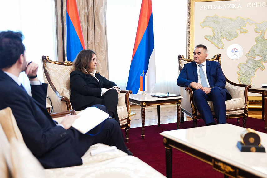 БАЊАЛУКА, 19. ФЕБРУАРА /СРНА/ - Предсједник Владе Републике Српске Саво Минић током разговора са амбасадором Италије у БиХ Саром Ети Кастелани.