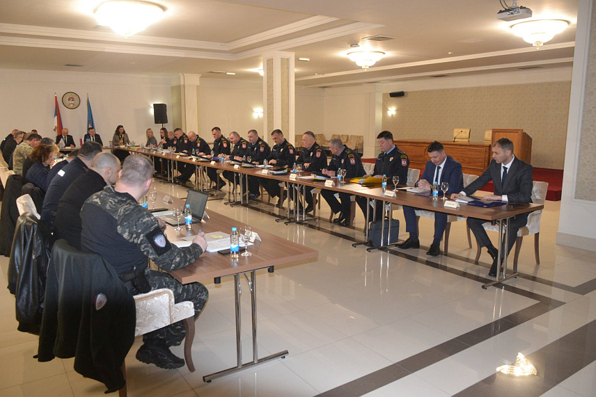 ИСТОЧНА ИЛИЏА, 19. ФЕБРУАРА /СРНА/ - Министар унутрашњих послова Републике Српске Жељко Будимир на проширеном колегијуму министра унутрашњих послова на којем је анализиран рад МУП-а у претходној години.