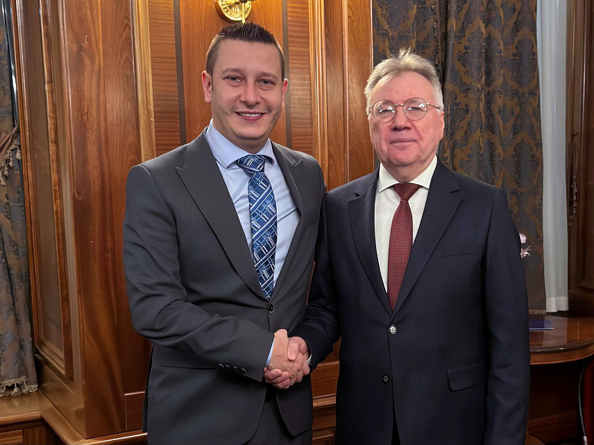 САРАЈЕВО, 19. ФЕБРУАРА /СРНА/ - Замјеник министра одбране у Савјету министара Александар Гогановић присуствовао је вечерас у Сарајеву пријему поводом Дана бранилаца отаџбине, одржаном у организацији Амбасаде Руске федерације у БиХ. Гогановић је присуствовао пријему на позив амбасадора Руске Федерације Игора Калабухова и војног аташеа Илија Шкребњева.