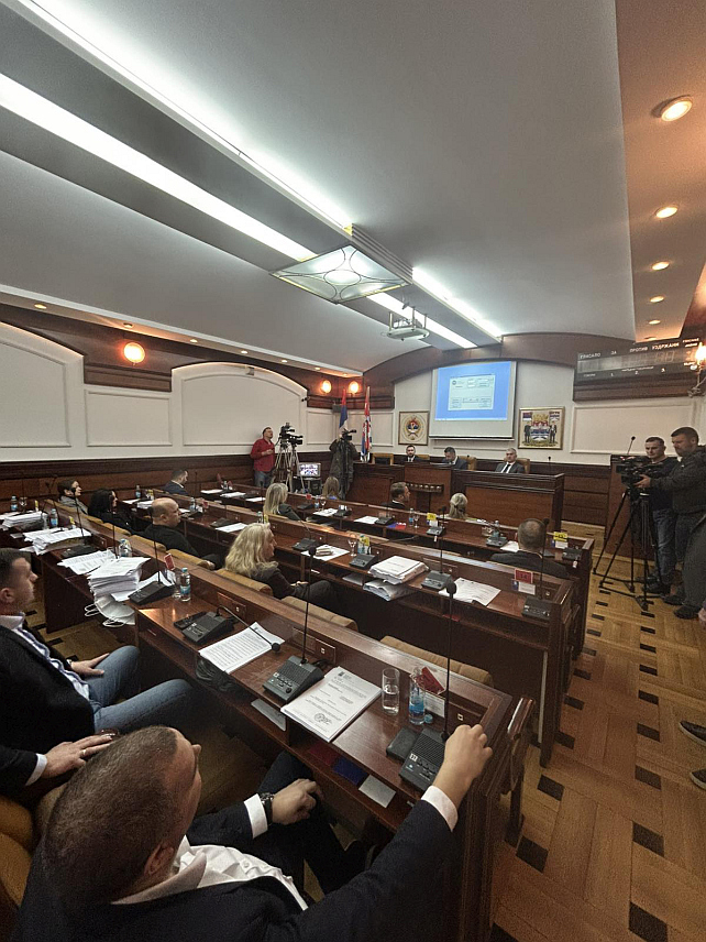 БАЊАЛУКА, 20. ФЕБРУАРА /СРНА/ - Одборници Скупштине града Бањалука данас на ванредној сједници разматрају актуелну ситуацију у вези са платама радника у Центру за предшколско васпитање и образовање.