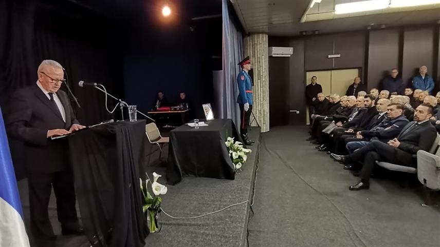 ДОБОЈ, 20. ФЕБРУАРА /СРНА/ - У Добоју је данас одржана комеморација некадашњем српском члану Председништва БиХ и сенатору Републике Српске Бориславу Паравцу, на којој је истакнуто да је Паравац био рационалан, пун оптимизма, храбар и толерантан човјек који је увијек тражио најбоља рјешења.Дугогодишњи сарадник преминулог Драган Љубичић.