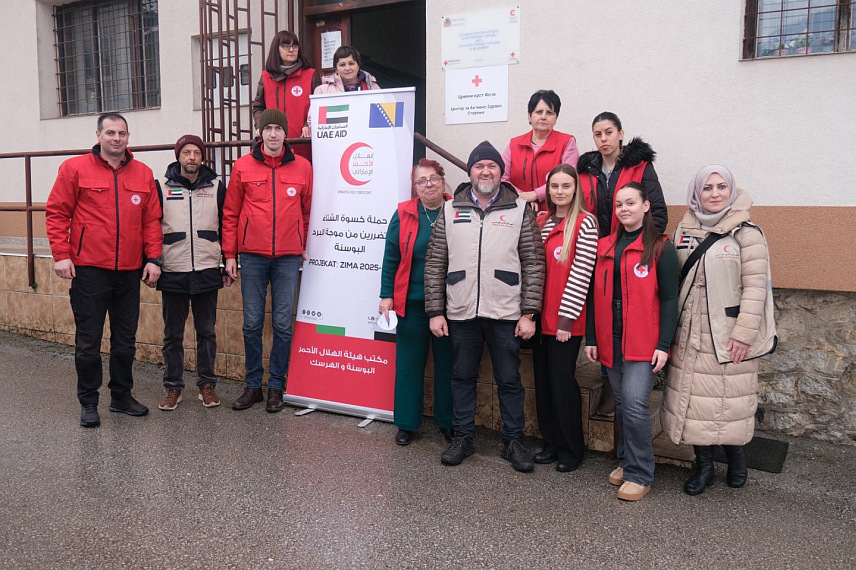 ПАЛЕ, 21. ФЕБРУАРА /СРНА/ - Чланови Црвеног крста Републике Српске уручили су протеклих дана донацију за 300 социјално угрожених домаћинстава у Власеници, Шековићима, Палама, Рогатици, Фочи и Источној Илиџи.