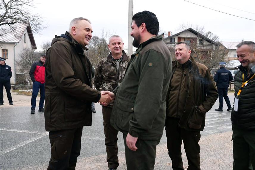 ШИПОВО, 21. ФЕБРУАРА /СРНА/ - Предсједник Владе Републике Српске Саво Минић присуствовао је данас ловачком дружењу у Стројицама код Шипова, гдје је организована хајка на вука.
