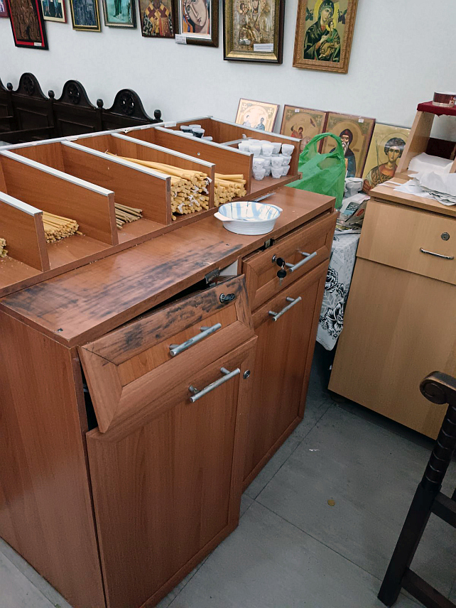 БЕОГРАД 22. ФЕБРУАРА /СРНА/ - Oбијена Црква Свете Недеље у Горњој Гуштерици код Приштине.