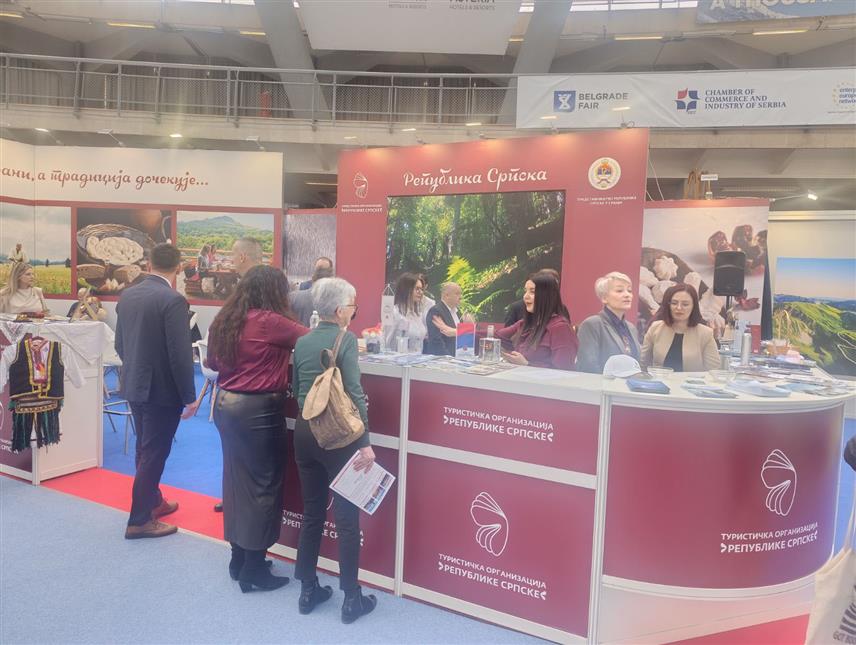 БУДИМПЕШТА, 22. ФЕБРУАРА /СРНА/ - Туристичка организација Републике Српске успјешно је представила туристичку понуду на сајму у Будимпешти, а велико интересовање владало је за авантуристички туризам, рафтинг, кањонинг и сити брејк дестинације.