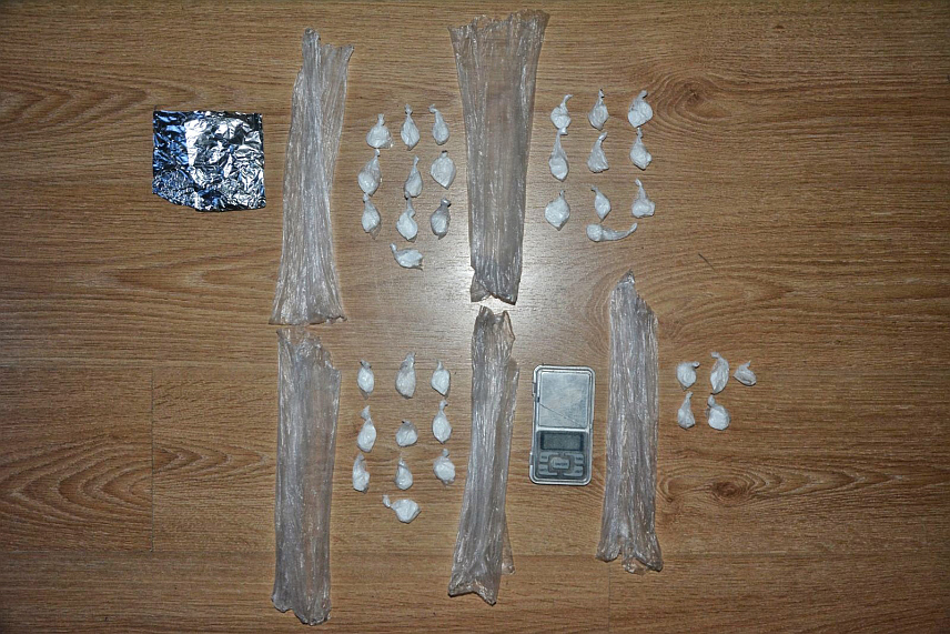 БРАТУНАЦ, 24. ФЕБРУАРА /СРНА/ - Полиција је ухапсила лице из Братунца чији су иницијали Ж.М. јер је током претреса код њега пронашла спид.