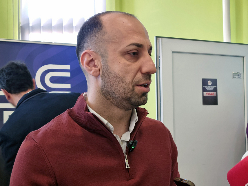 БИЈЕЉИНА, 25. ФЕБРУАРА /СРНА/ - За свега сат времена склопљено је десетак уговора у оквиру Дана отворених врата који је у бијељинској Филијали Бироа за запошљавање окупио незапослена лица и представнике послодаваца у области туризма и угоститељства, изјавио је директор Данијел Перић.