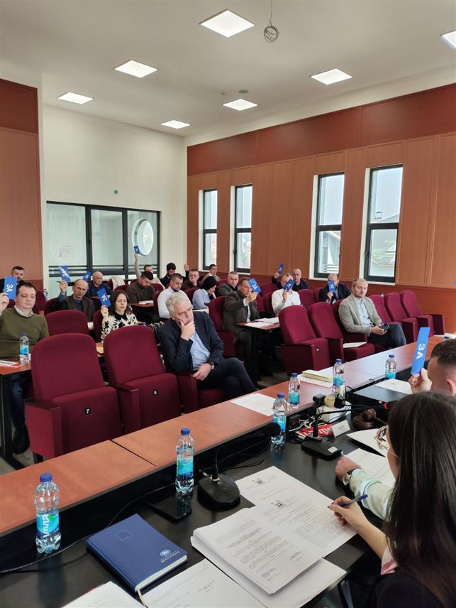 БРАТУНАЦ, 25. ФЕБРУАРА /СРНА/ - Одборници Скупштине општине Братунац усвојили су данас план рада начелника општине Лазара Продановића за ову годину, гдје је као приоритет наведена реализација више капиталних пројеката важних за ову локалну заједницу.