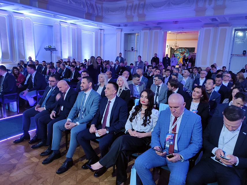 БАЊАЛУКА, 26. ФЕБРУАРА /СРНА/ - Отварању регионалне конференције о обновљивим изворима енергије "Балкан солар самит", присуствују, између осталих, министар енергетике и рударства Републике Српске Петар Ђокић, министар за европске интеграције и међународну сарадњу Српске Златан Клокић, те министар спољне трговине и економских односа у Савјету министара Сташа Кошарац.